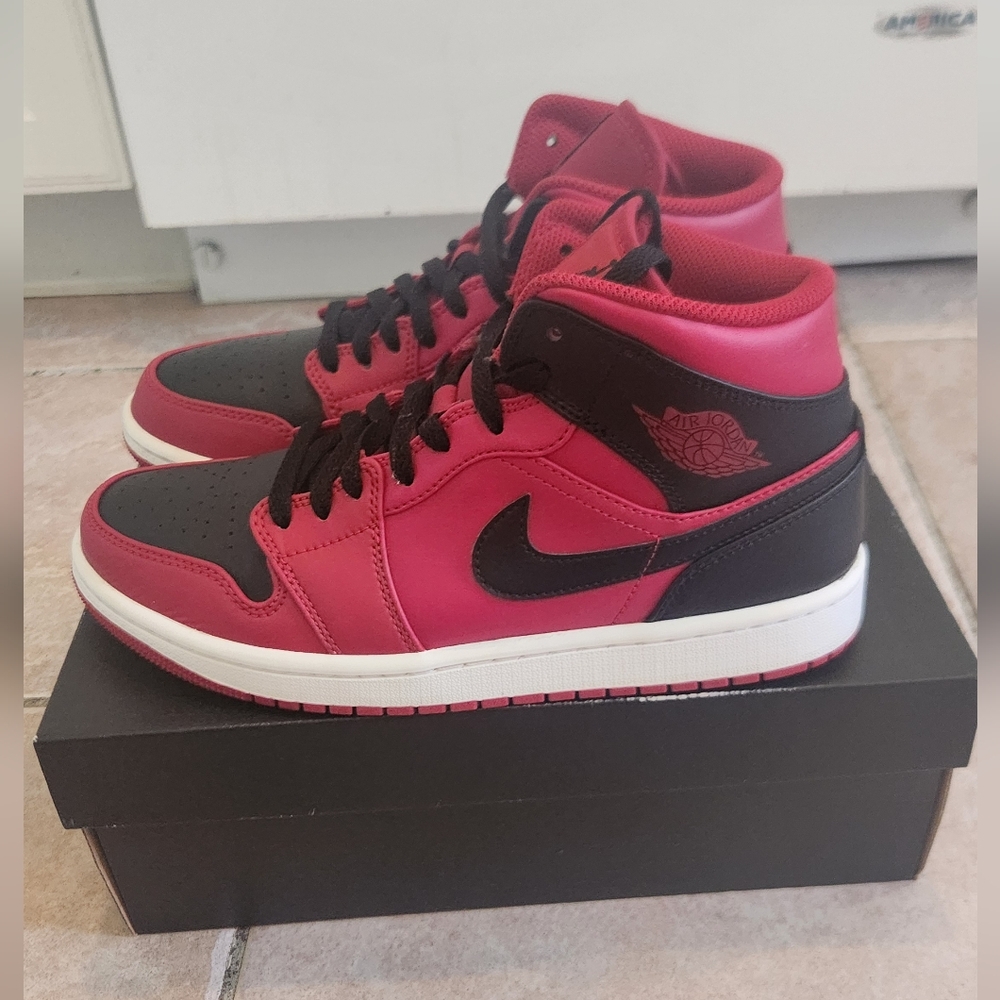 Air Jordan 1 Mid